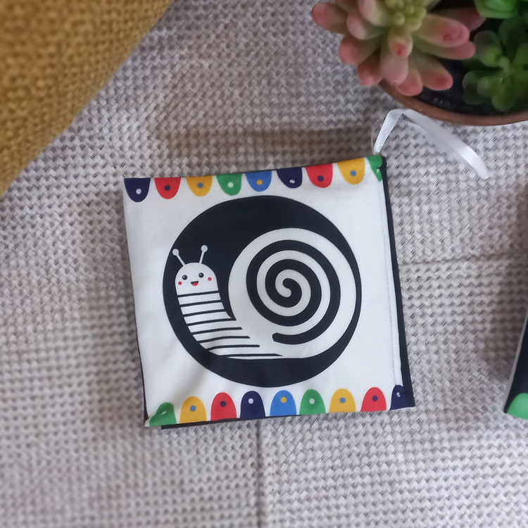 کتاب پارچه ای سیاه سفید نوزاد